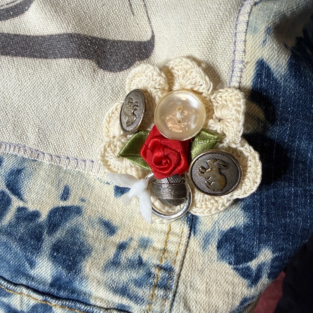 Friends Custom Denim Jacket - Picture 5 of 9
